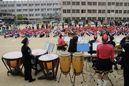 香川県警察音楽隊によるオープニングセレモニーです