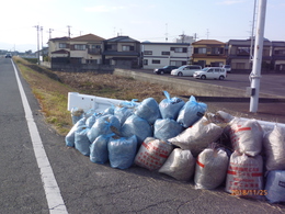 本津川のゴミの一部です