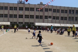 ボール運び競争「小学校混合」