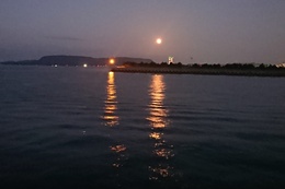 ドリームアイランドから撮った月の出