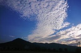 勝賀山の上には秋の雲