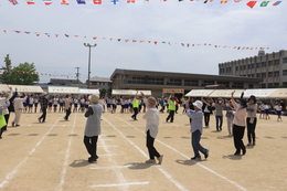 香西女性会・交通安全母の会アトラクション(ホームページ委員会撮影) 香西女性会・交通安全母の会アトラクション