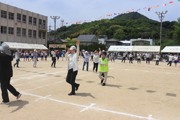 香西女性会・交通安全母の会アトラクション(ホームページ委員会撮影) 香西女性会・交通安全母の会アトラクション