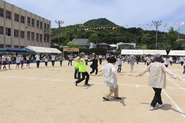 香西女性会・交通安全母の会アトラクション(ホームページ委員会撮影) 香西女性会・交通安全母の会アトラクション