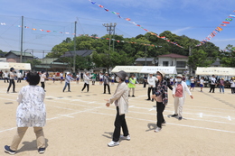 香西女性会・交通安全母の会アトラクション(ホームページ委員会撮影) 香西女性会・交通安全母の会アトラクション
