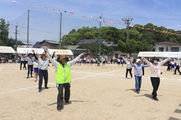 香西女性会・交通安全母の会アトラクション(ホームページ委員会撮影) 香西女性会・交通安全母の会アトラクション