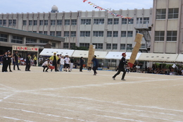 宅配便リレー(ホームページ委員会撮影) 宅配便リレー