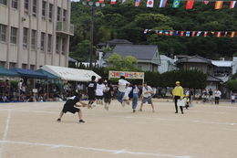 大縄跳び(ホームページ委員会撮影) 大縄跳び