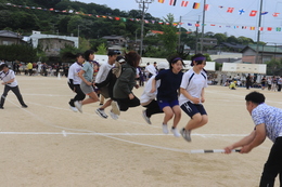 大縄跳び(ホームページ委員会撮影) 大縄跳び