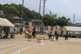 障害物リレー(ホームページ委員会撮影) 障害物リレー