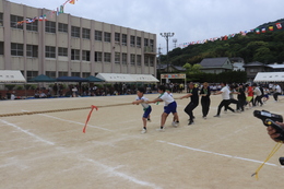 綱引き(ホームページ委員会撮影) 綱引き