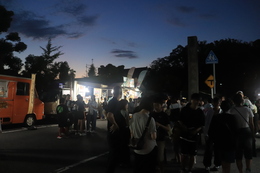 歩行者天国 夜の様子(ホームページ委員会撮影) 歩行者天国 夜の様子