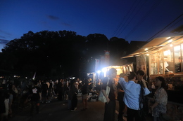 歩行者天国 夜の様子(ホームページ委員会撮影) 歩行者天国 夜の様子