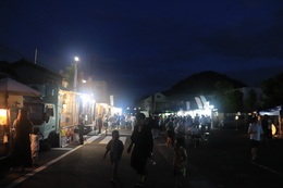 歩行者天国 夜の様子(ホームページ委員会撮影) 歩行者天国 夜の様子