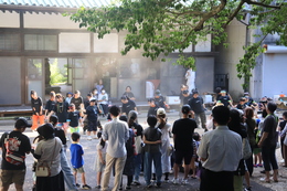 鬼無グリーンキッズ(氏子会館前)(ホームページ委員会撮影) 鬼無グリーンキッズ(氏子会館前)