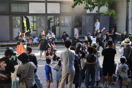 鬼無グリーンキッズ(氏子会館前)(ホームページ委員会撮影) 鬼無グリーンキッズ(氏子会館前)
