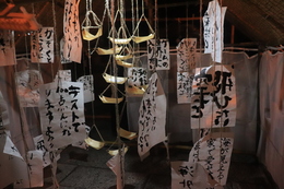 拝殿の様子(ホームページ委員会撮影) 拝殿の様子
