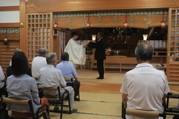 拝殿 夏越しのお祭り神事(ホームページ委員会撮影) 拝殿 夏越しのお祭り神事
