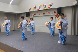 香西「ゆりの会」(ホームページ委員会撮影) 香西「ゆりの会」