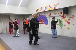 らくらく太極拳(ホームページ委員会撮影) らくらく太極拳