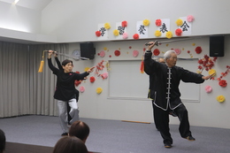 らくらく太極拳(ホームページ委員会撮影) らくらく太極拳