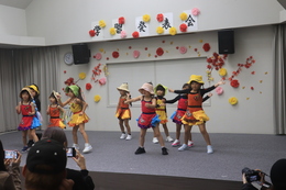 ダンスチーム Sister&Ess(ホームページ委員会撮影) ダンスチーム Sister&Ess