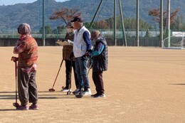 グランドゴルフ(香西体育協会撮影) グランドゴルフ