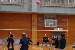 男女混合ソフトバレーボール(香西体育協会撮影) 男女混合ソフトバレーボール