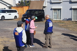 第2ポイントで声かけ訓練(ホームページ委員会撮影) 第2ポイントで声かけ訓練