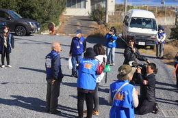 第3ポイントでの声かけ訓練(ホームページ委員会撮影) 第3ポイントでの声かけ訓練