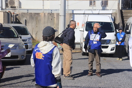 第3ポイントでの声かけ訓練(ホームページ委員会撮影) 第3ポイントでの声かけ訓練