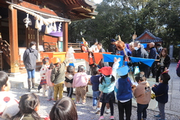 �S�Ɍ������ē��܂�