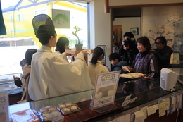 �S�̖ʂ����Ă��َq�𒸂��Ă��܂�