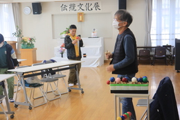 ����ʑ̌��̗l�q