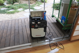 �J�Z�b�g�K�X�{���x�̔��d�@