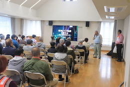 ��c���̗l�q